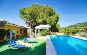 Beautiful home in Urbanización Pinos de with Outdoor swimming pool, WiFi and 4 Bedrooms, Alhaurin De La Torre